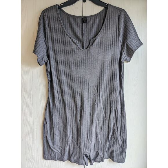 Shein Curve Women's Gray Ribbed V-Neck Short Sleeve Romper Size 1XL - Picture 1 of 5
